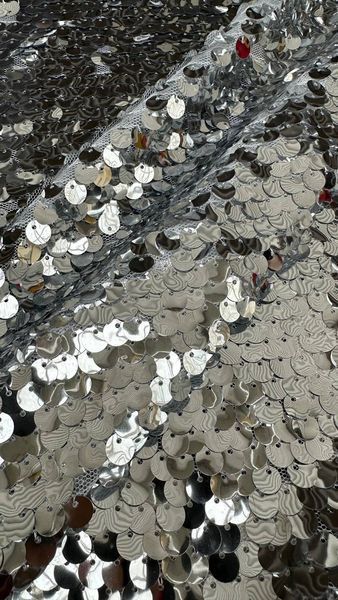 Пайеточная ткань 1,8 см на сетке (серебро/белый), 312 серебро/белый 312 в интернет-магазине  IrisTextil