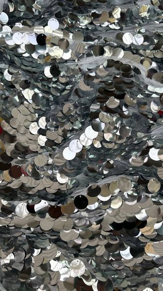 Пайеточная ткань 0,8 см на сетке (серебро на белом), 318 серебро/белый 318 в интернет-магазине  IrisTextil