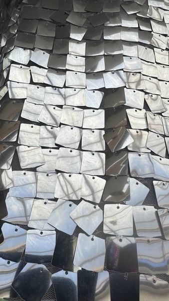 Пайеточная ткань с квадратными пайетками 2&times;2 см серебро на белой сетке 322 322 в интернет-магазине  IrisTextil